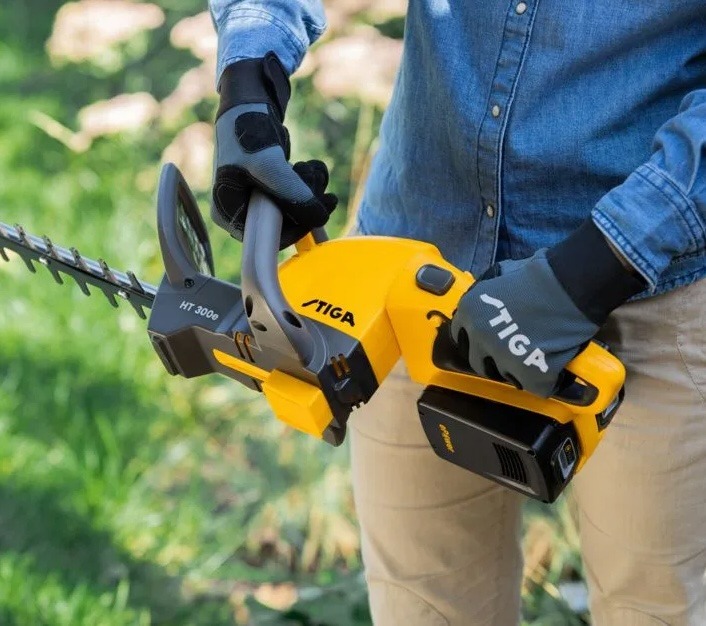 STIGA HT 300e Hedge Trimmer Review Rapid Reviews UK